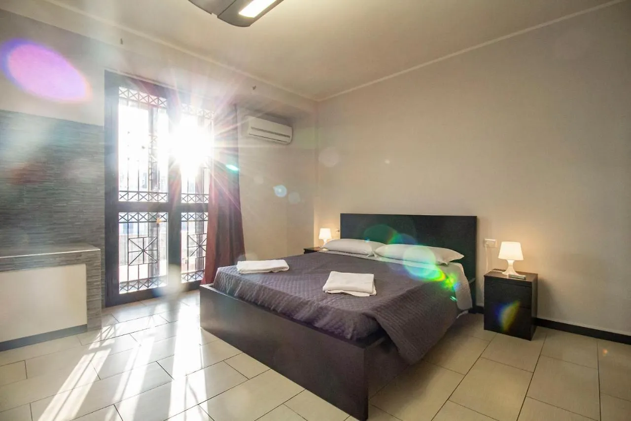 Royal Playa Suite And Apartament -Private Parking- Self Chek Out Catánia