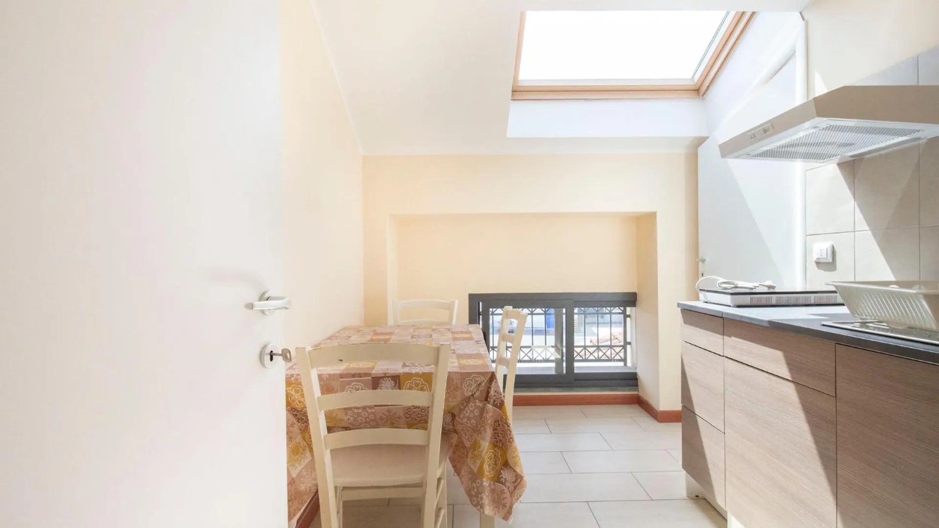 Hotel apartamentowy Royal Playa Suite And Apartament -Private Parking- Self Chek Out Katania Włochy