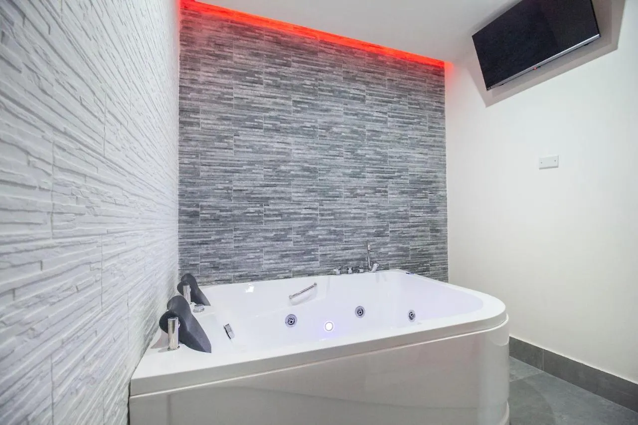 Aparthotel Royal Playa Suite And Apartament -Private Parking- Self Chek Out Catania Italy