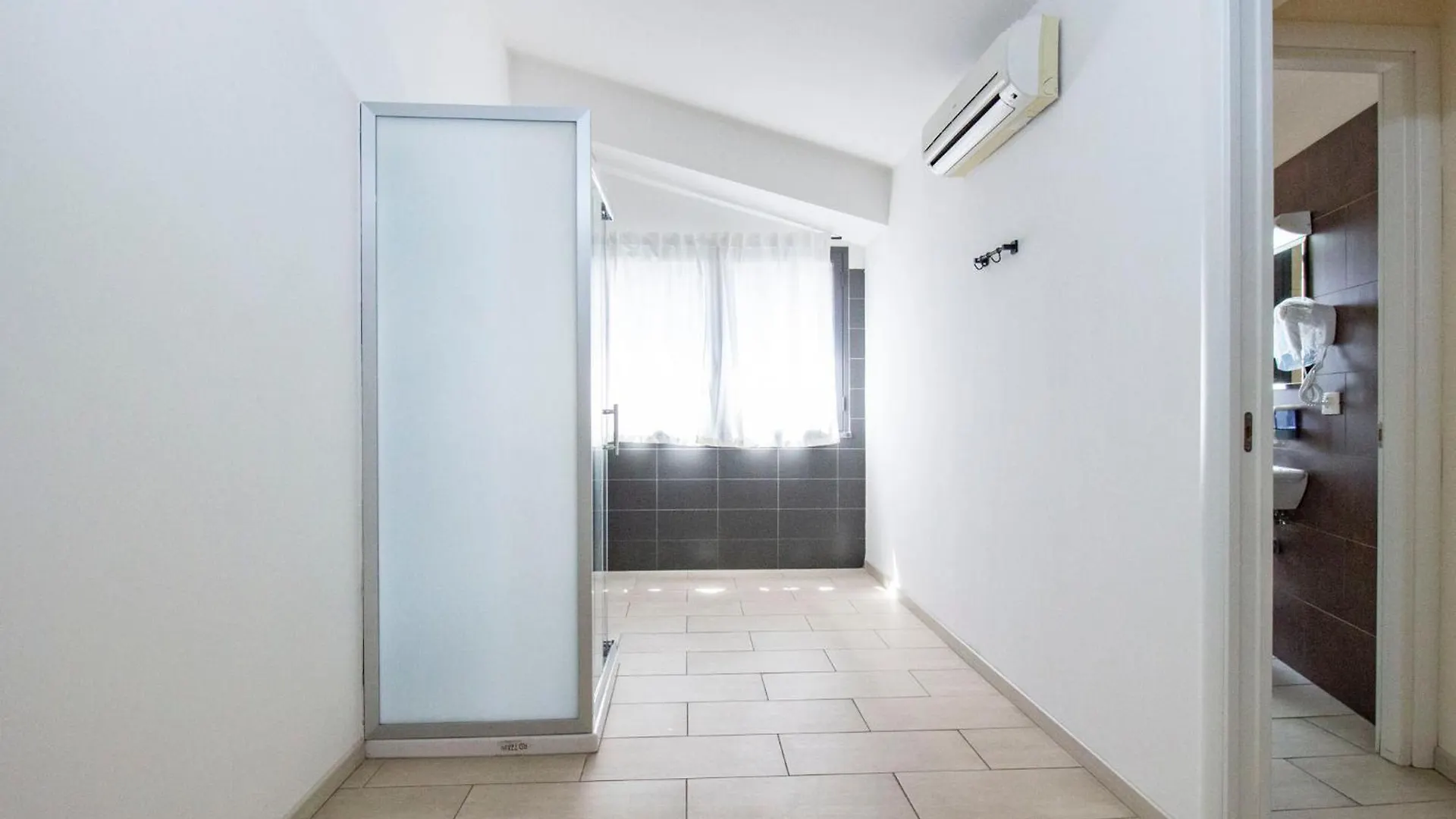 Aparthotel Royal Playa Suite And Apartament -Private Parking- Self Chek Out Catania